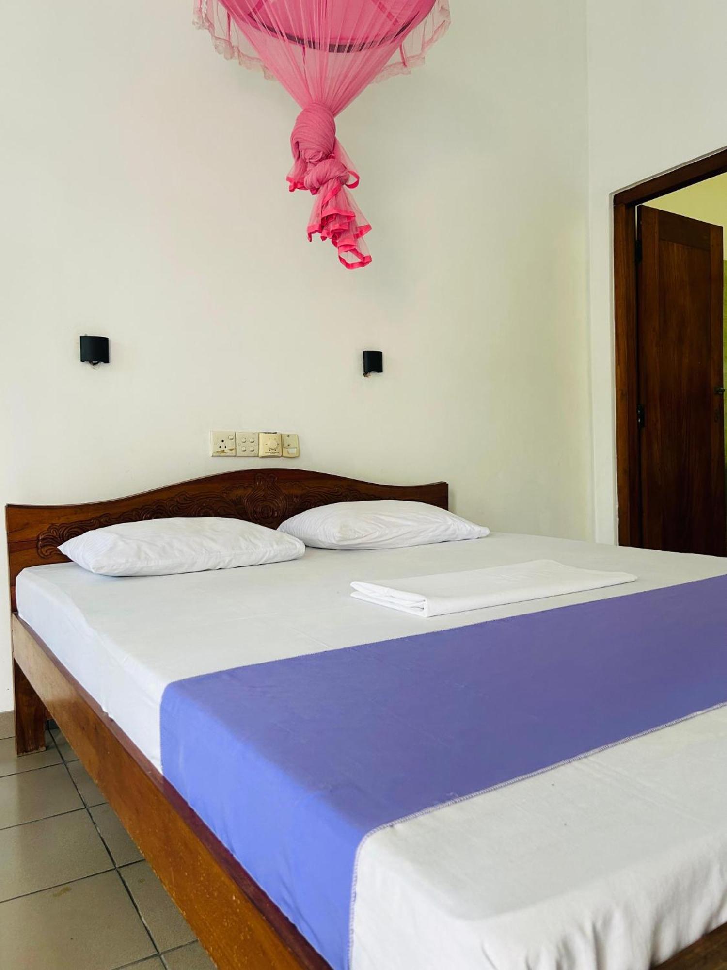 White House & Sea Food Restaurant Hostel Hikkaduwa Luaran gambar