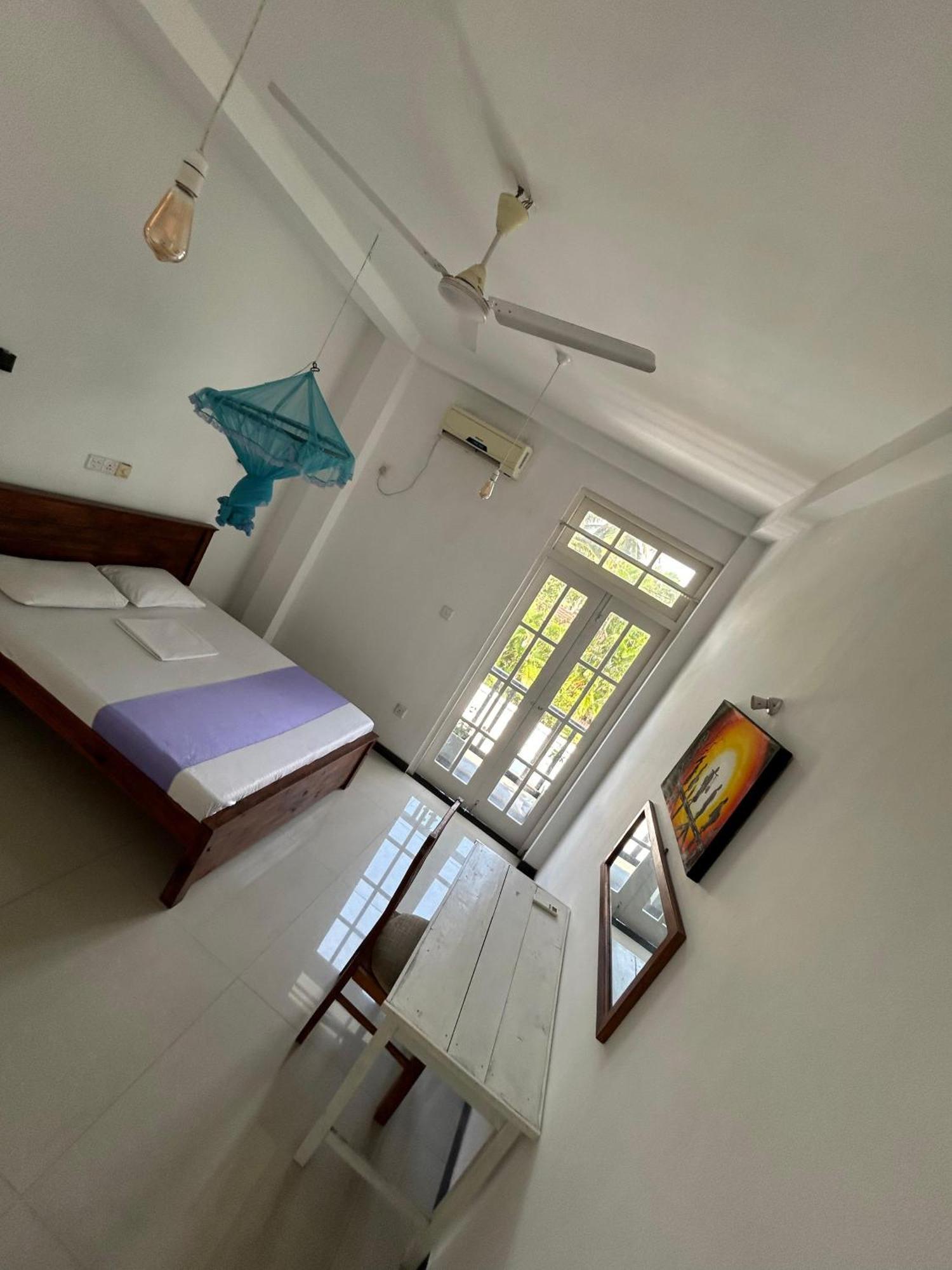 White House & Sea Food Restaurant Hostel Hikkaduwa Luaran gambar