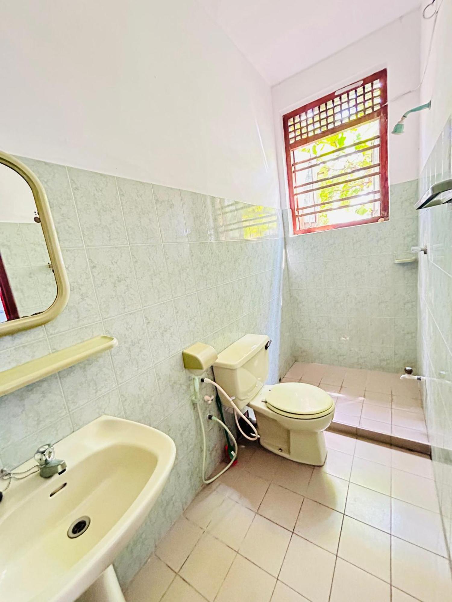 White House & Sea Food Restaurant Hostel Hikkaduwa Luaran gambar