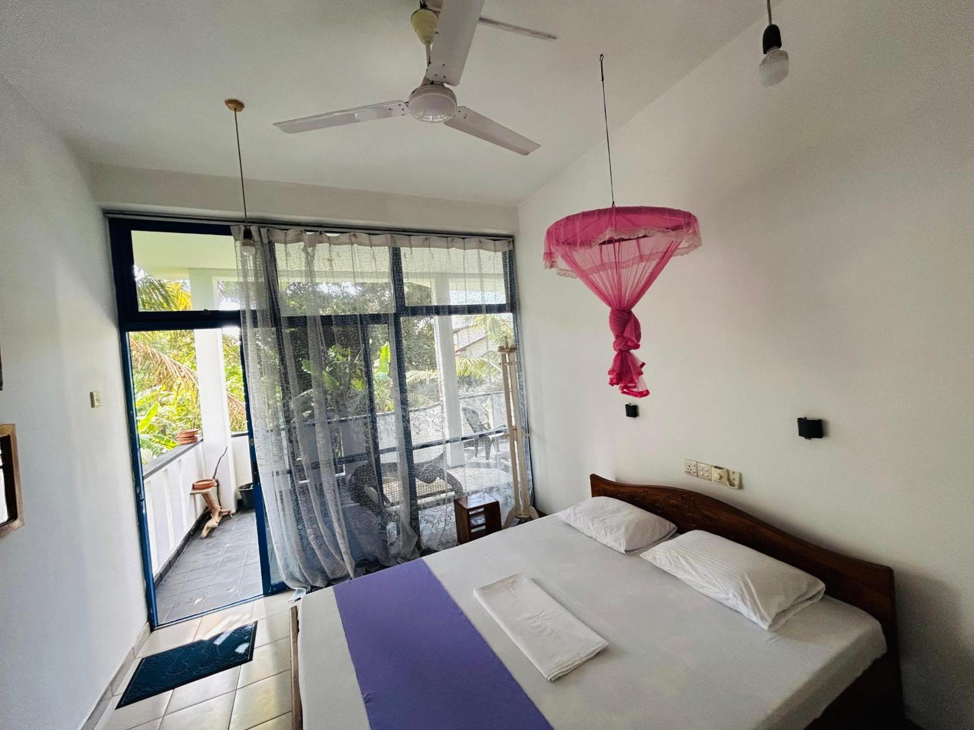 White House & Sea Food Restaurant Hostel Hikkaduwa Luaran gambar