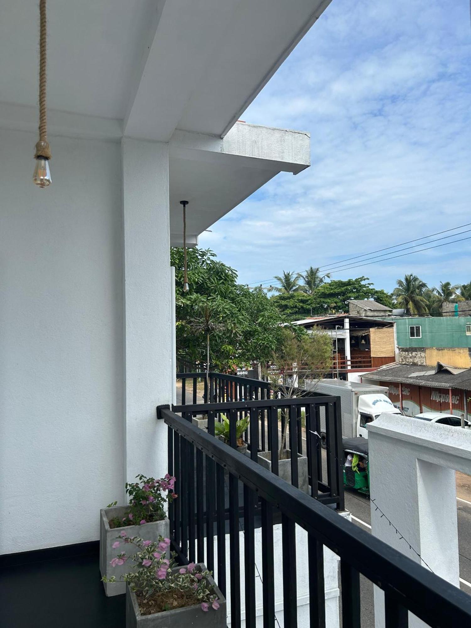 White House & Sea Food Restaurant Hostel Hikkaduwa Luaran gambar